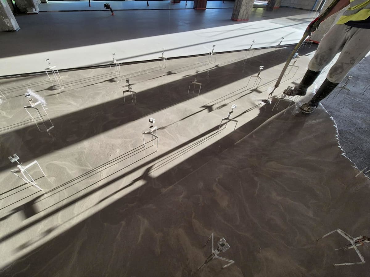 Masy samopoziomujące